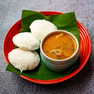 Idli with Chicken Curry