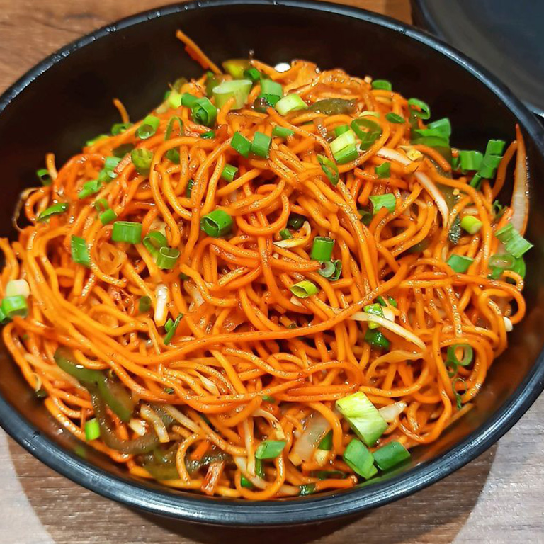Veg Noodles Schezwan