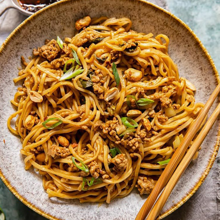 Egg Noodles Schezwan